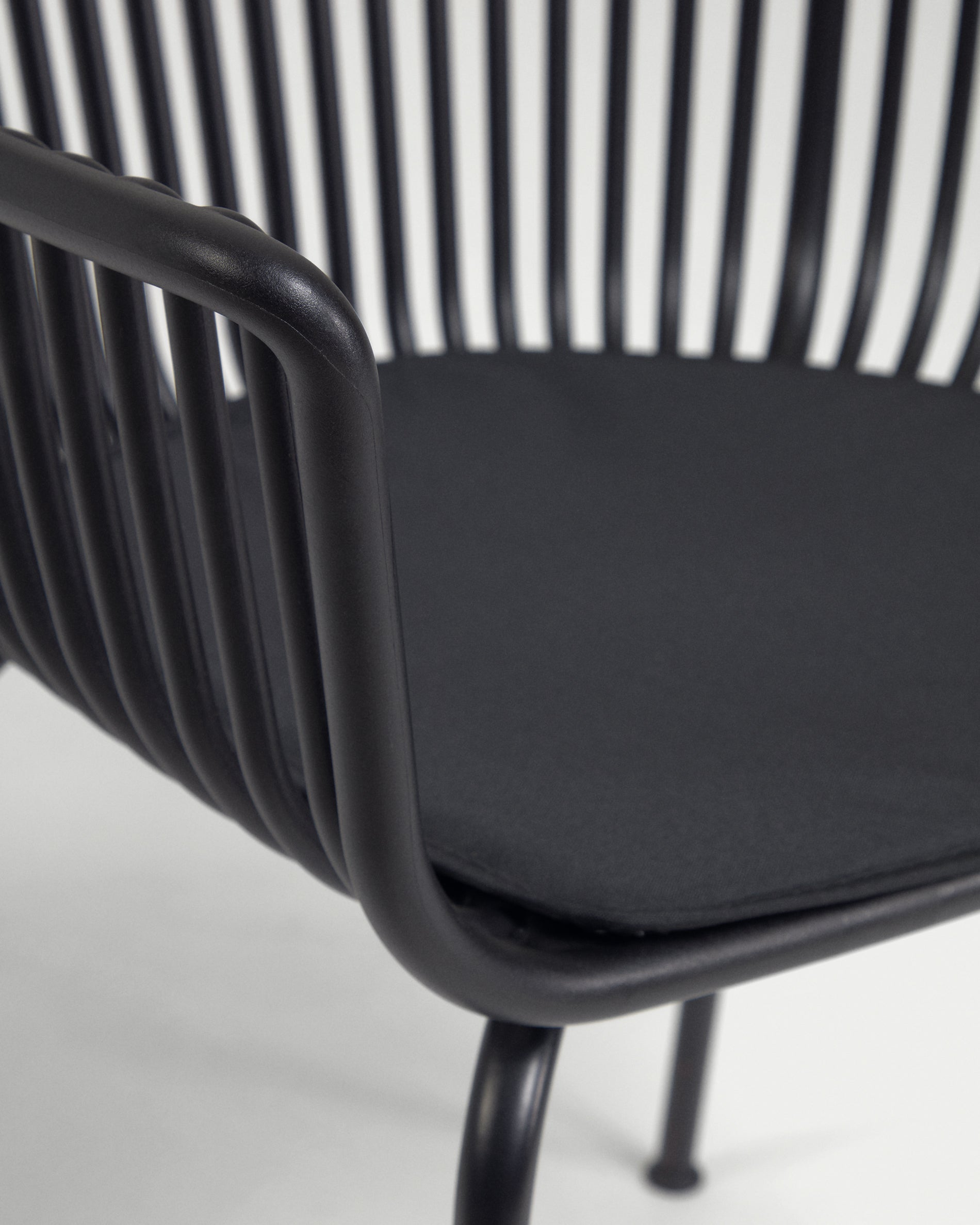 Surpika outdoor chair in black